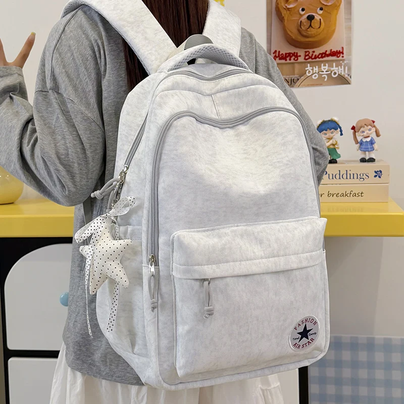 Leichtgewichtiger und trendiger Rucksack Karnz