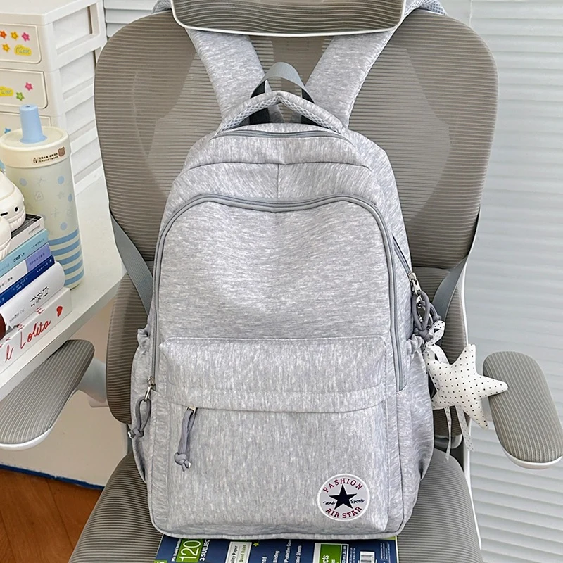 Leichtgewichtiger und trendiger Rucksack Karnz