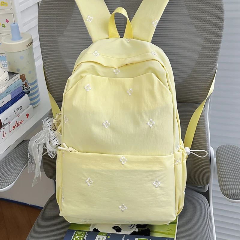 Blumenbestickter Freizeit-Rucksack Karnz