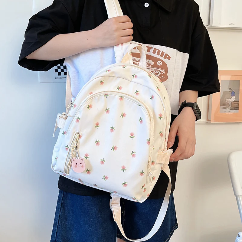 Niedlicher floral bestickter Mini-Rucksack Karnz