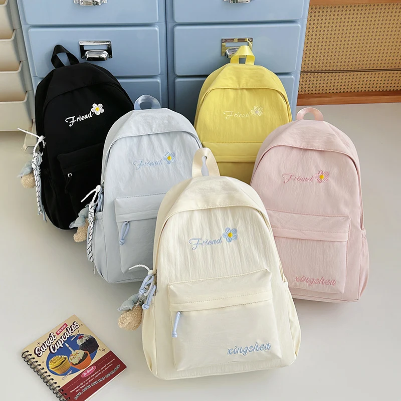 Niedlicher Cartoon-Motiv Bestickter Rucksack Karnz