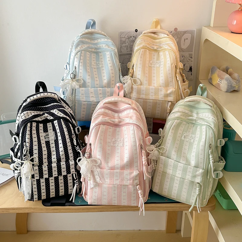 Charmanter dekorativer Rucksack mit Schleifenverzierung Karnz