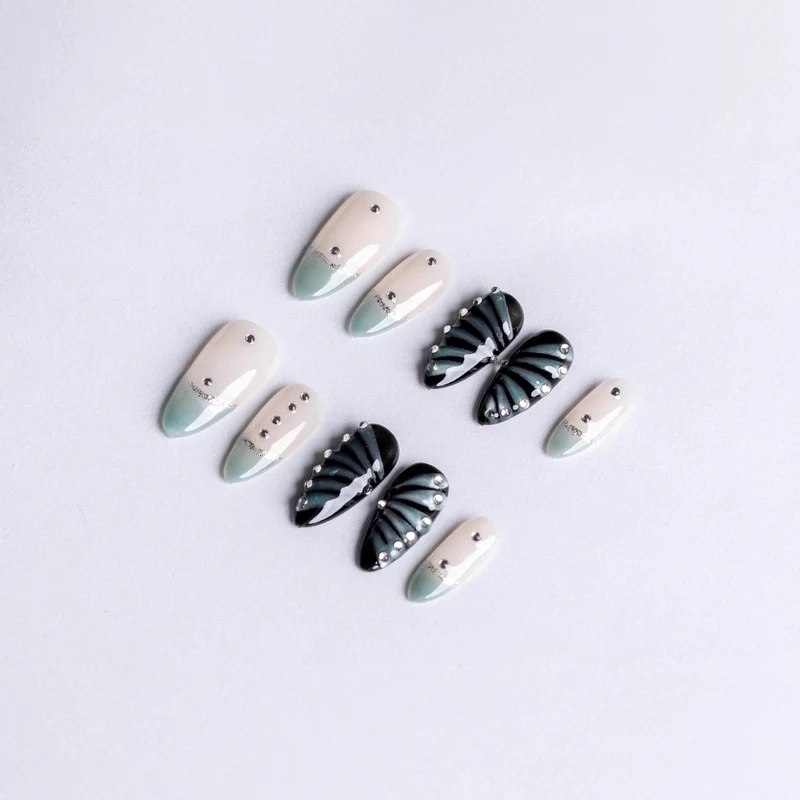 Stylisches Press-On-Nagelset mit einzigartigen Texturen