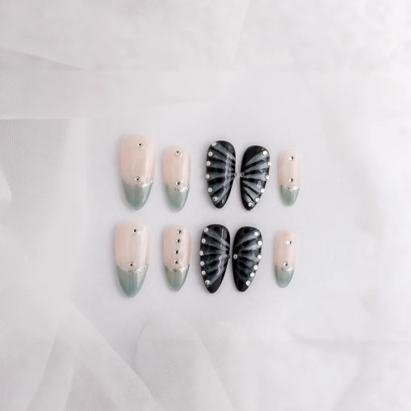 Stylisches Press-On-Nagelset mit einzigartigen Texturen