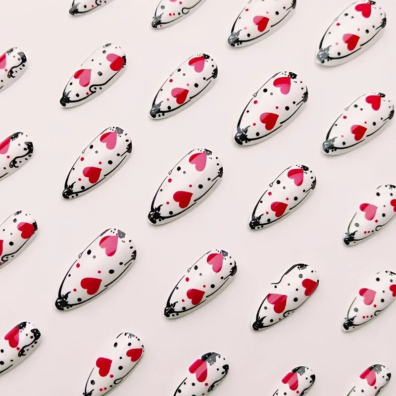 Künstlerische Herz-Themen Nagelkunst