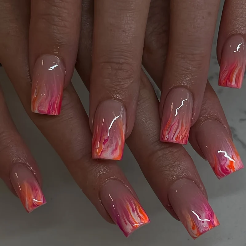Künstlerisches Farbverlauf-Nageldesign