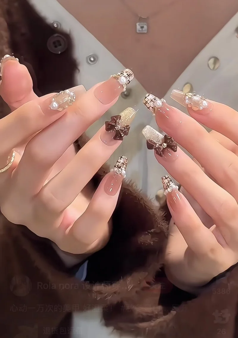 Luxuriöse dekorative Nagelkunstschleife