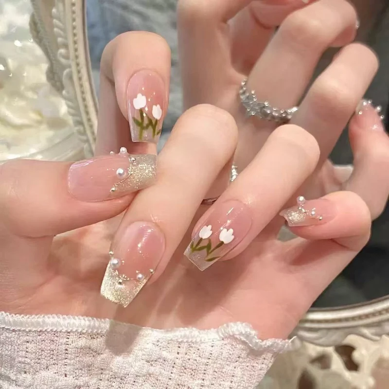 Florale Nagelkunst