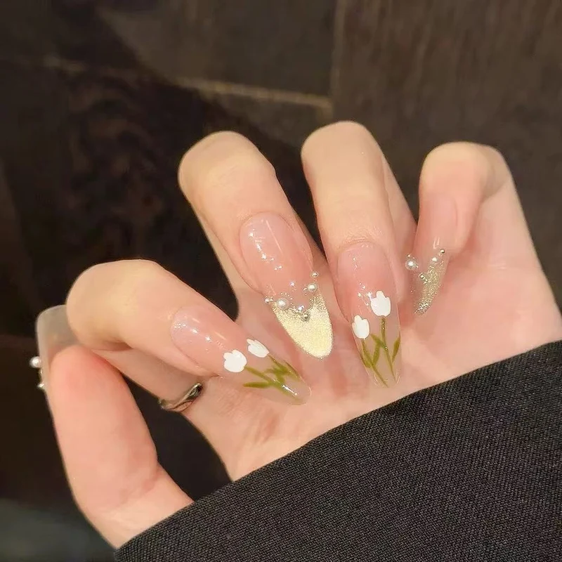 Florale Nagelkunst