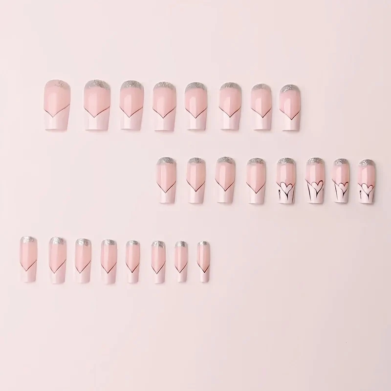 Elegantes Herzdesign Nagelkunst