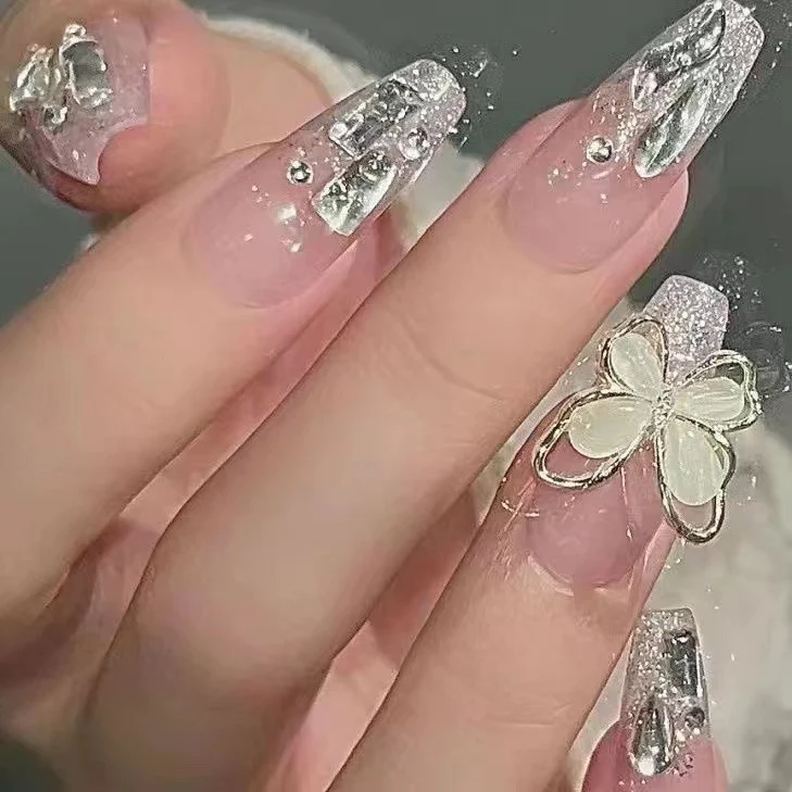 Dekorative Schmetterling Nagelkunst