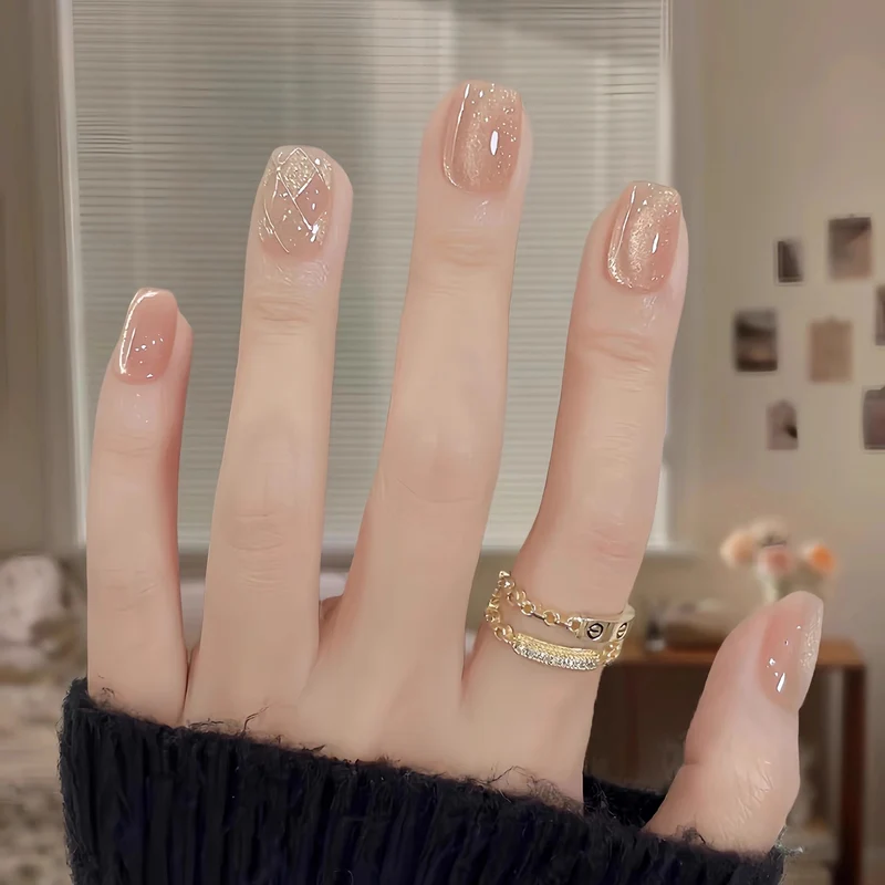 Elegantes Press-On Nagelkunstdesign
