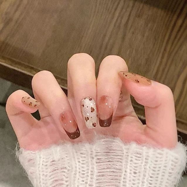 Künstlerische Glitzer French Tip Press-On Nägel