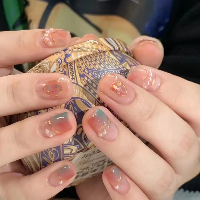 Künstlerisches Gel-Nail-Design