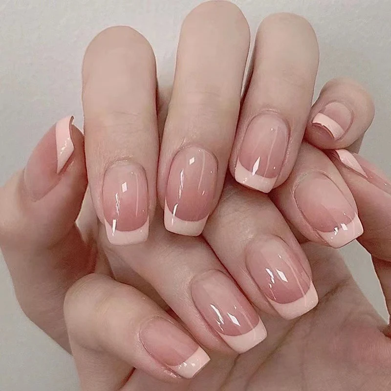 Elegante French Tip Press-On Nail Set