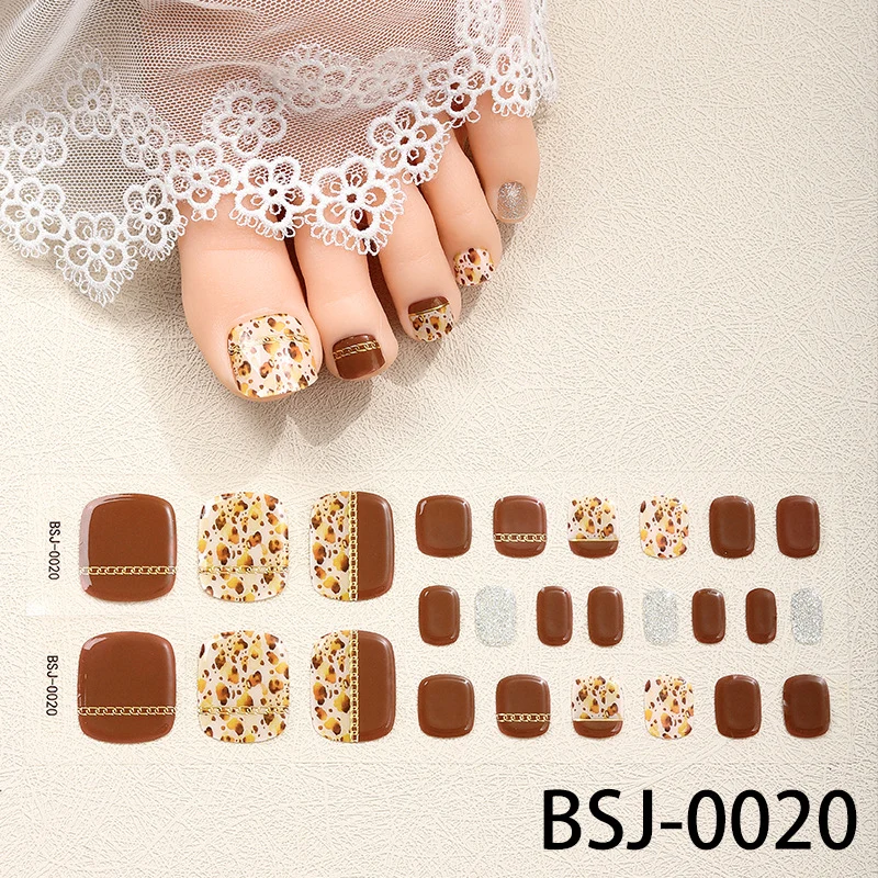 Künstlerische florale Nagelkunst-Wickel