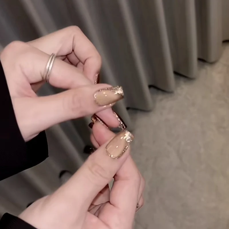 Elegante dekorative Druck-Nägel