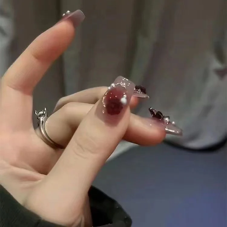 Dekorative Nagelkunst