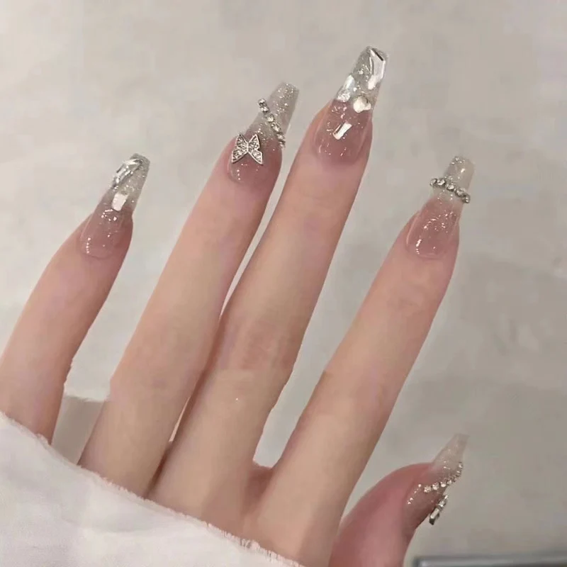 Dekorative Nagelkunst