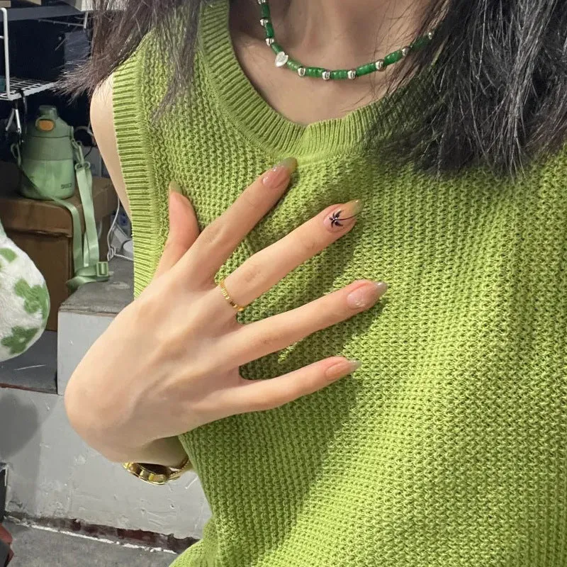 Künstlerisches Ombre-Nail-Design mit floralem Akzenten