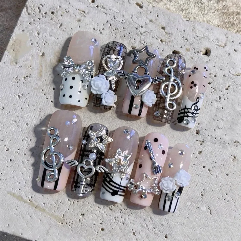 Themenbezogenes dekoratives Press-On-Nagelset