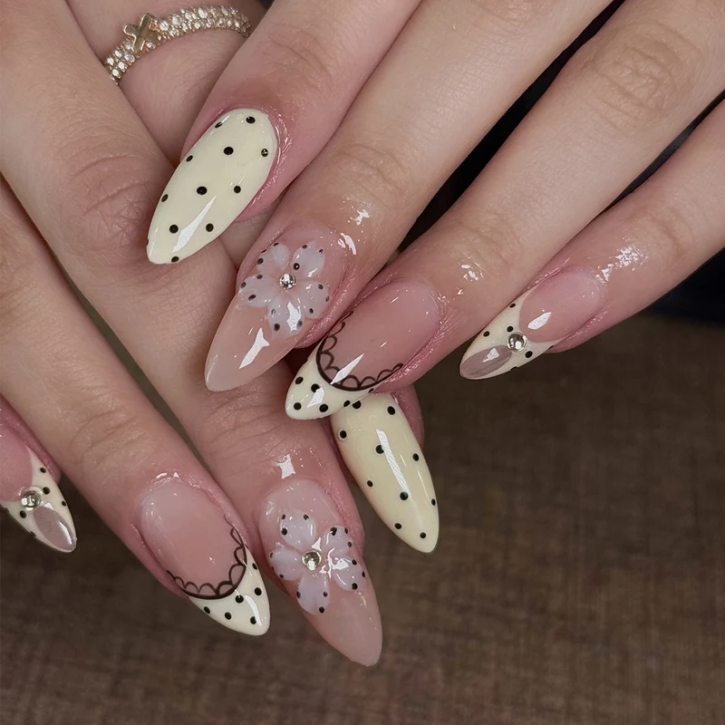 Elegante Blumen-Stiletto Presse-on Nägel