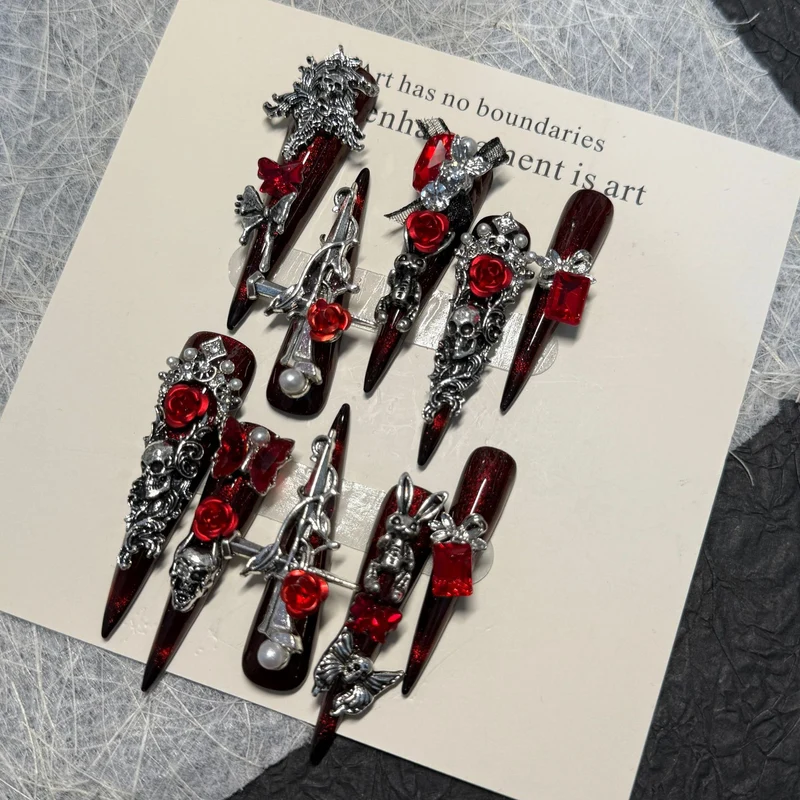 Gothic-inspirierte kunstvolle Press-On-Nagelkunst-Set