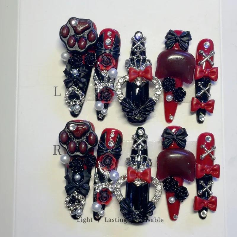 Gothic-inspirierte dekorative Press-On-Nagelkunst