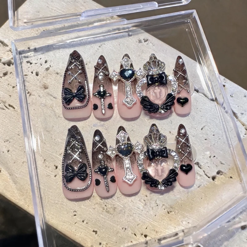 Gothic-inspirierte künstlerische Nagelkunst Tipps