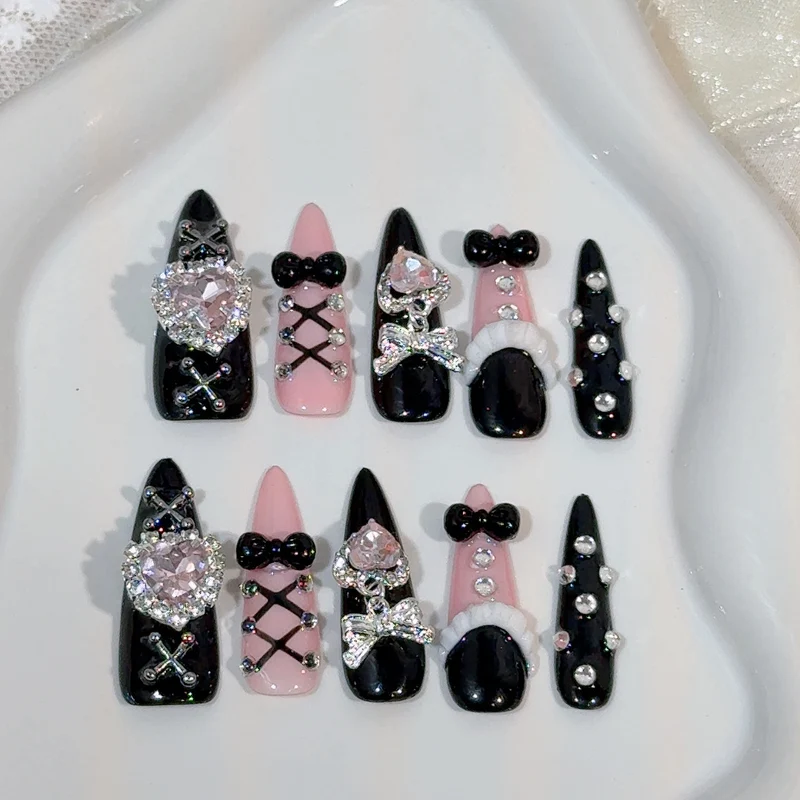 Glamouröse mit Strass verzierte Press-On Nägel