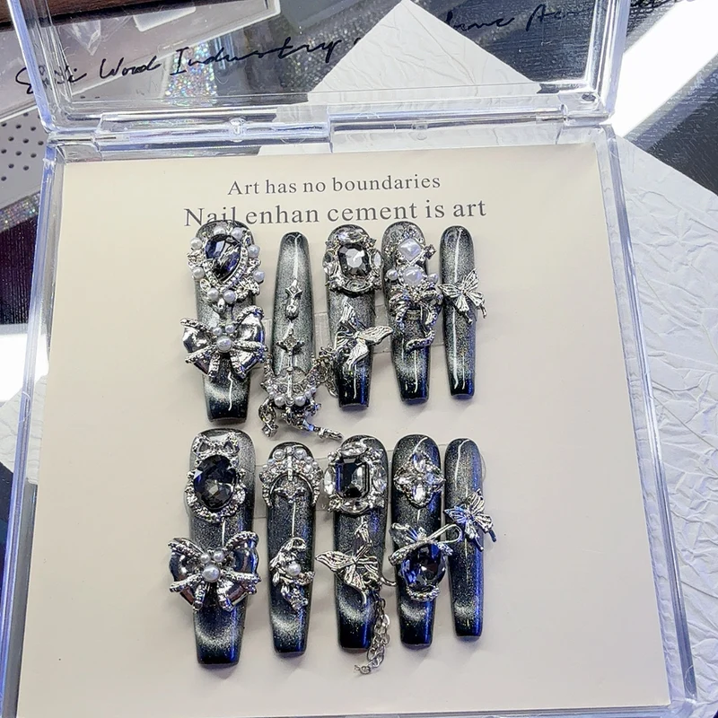 Glamourös mit Strass verzierte Nagelkunst-Set