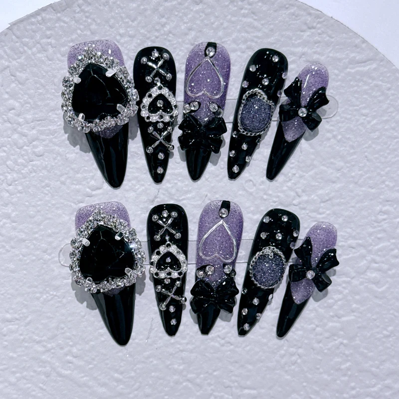 Dekoratives gotisches Press-On Nagelkunst Set