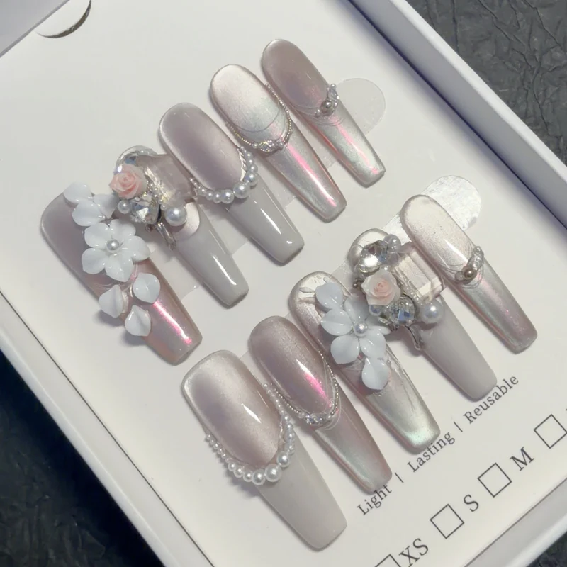 Blumenmuster Strass Nagelkunst Tipps