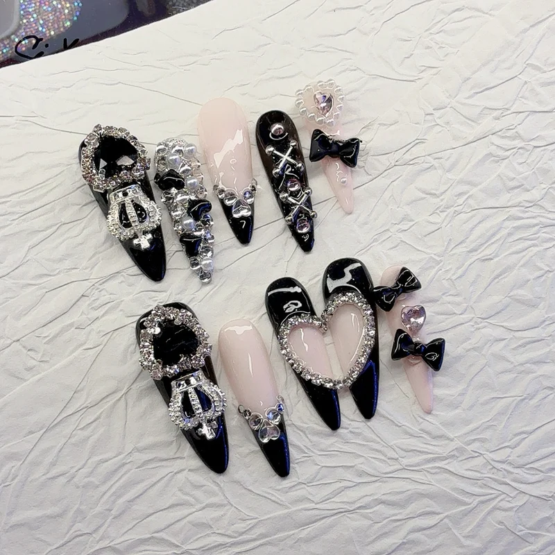 Elegantes aufwendiges Press-On Nagelkunst Set