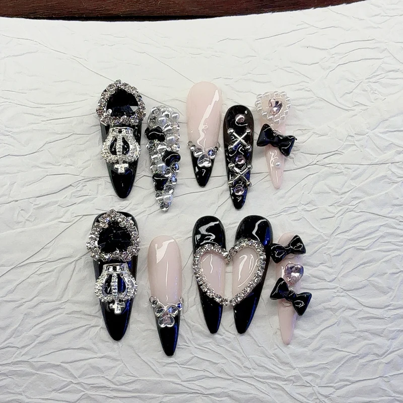 Elegantes aufwendiges Press-On Nagelkunst Set
