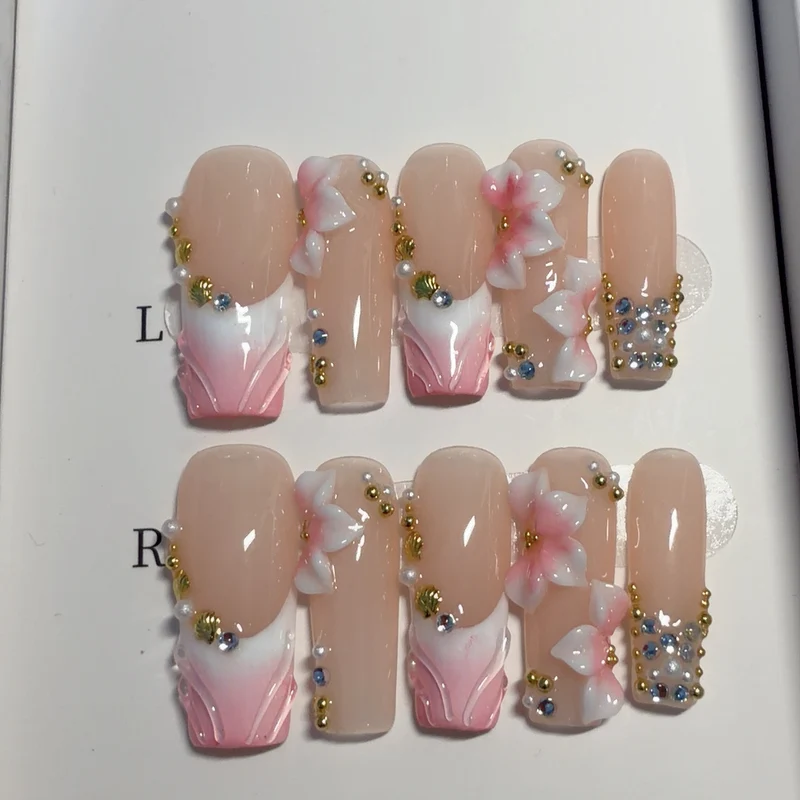 Elegante Blumen Press-On Nagelkunst Set