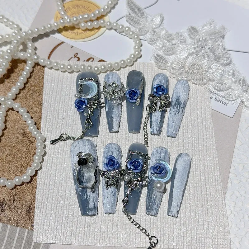 Elegantes dekoratives Press-On-Nagelkunstset