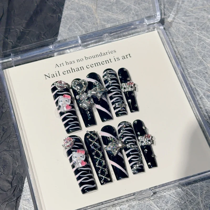 Dekorative 3D Press-On Nagelspitzen