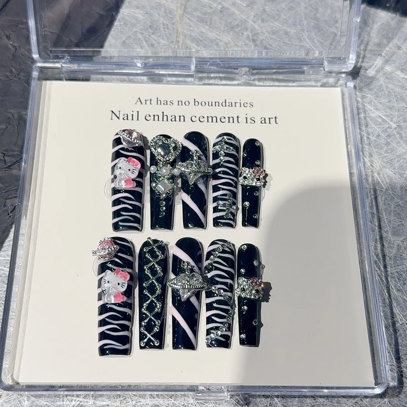 Dekorative 3D Press-On Nagelspitzen