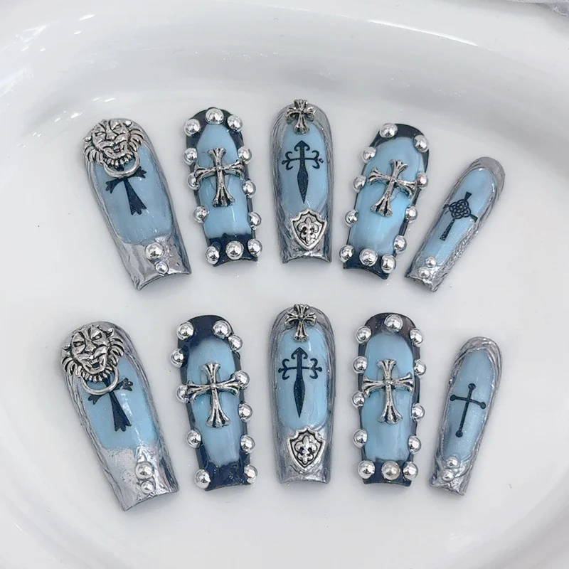 Dekoratives 3D Press-On Nail Set mit Gothic-Elementen