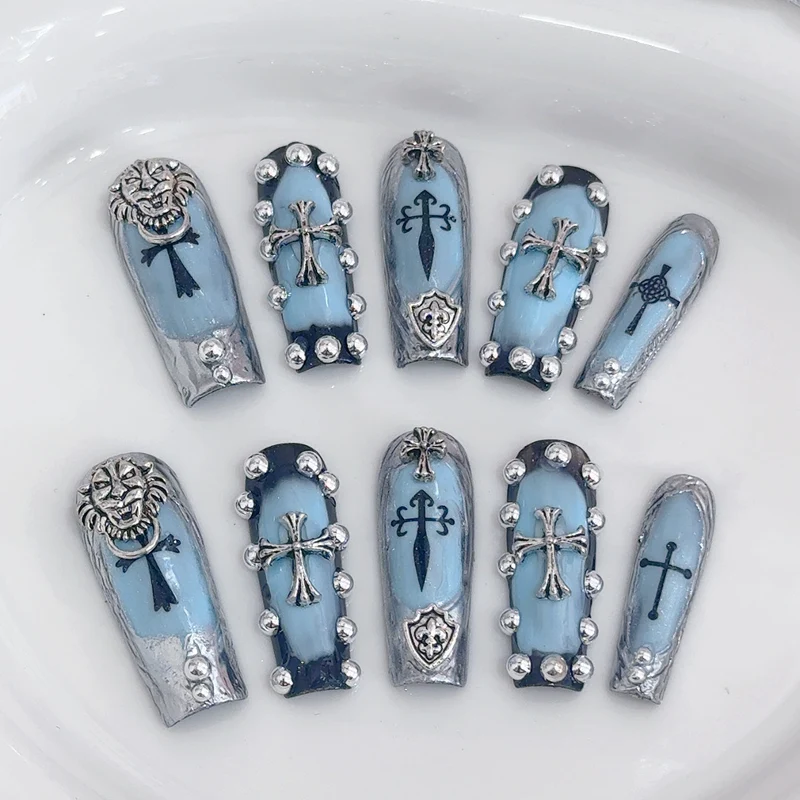 Dekoratives 3D Press-On Nail Set mit Gothic-Elementen