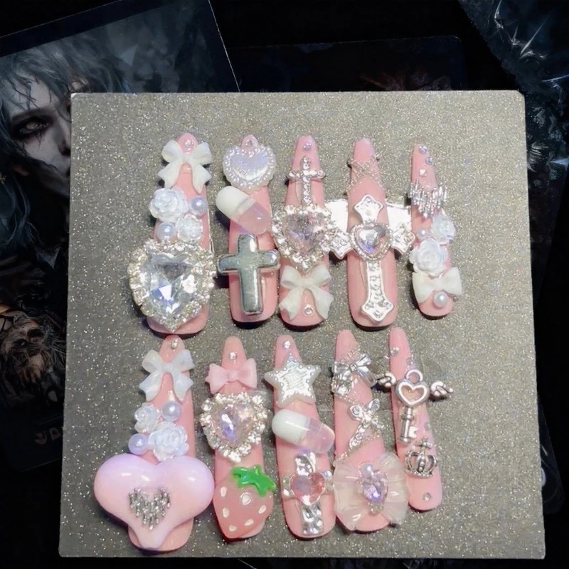 Dekorative Nagelkunst