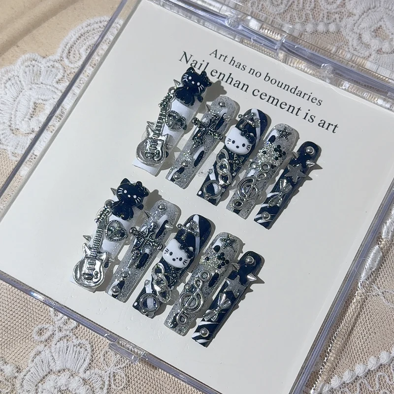 Künstlerisch thematisiertes Nagelkunstset