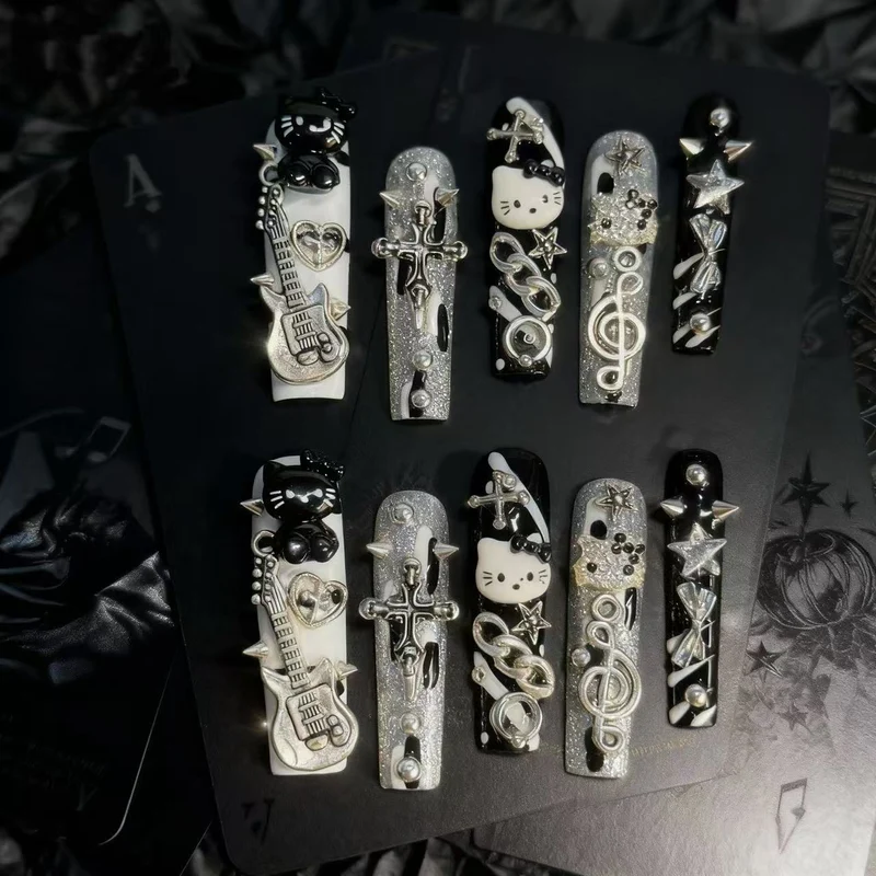 Künstlerisch thematisiertes Nagelkunstset