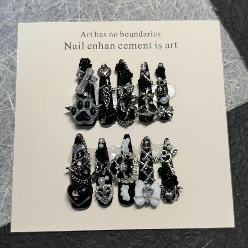 Künstlerische Nagelverlängerungen