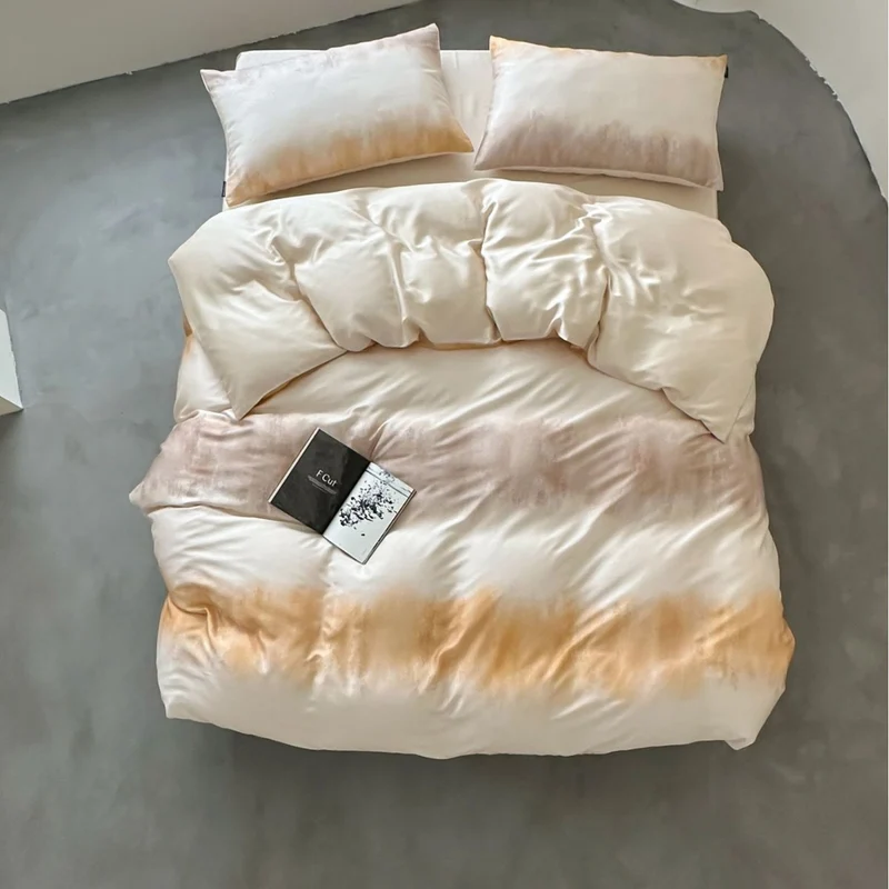 Modernes gestreiftes Bettwäscheset aus Baumwollsatin mit handgezeichneten Streifen und Kontrastpaspel