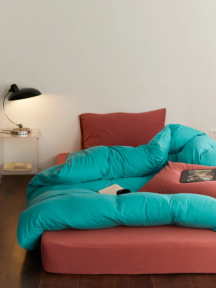 Komfort Ganzjahres-Steppbett mit atmungsaktiver Hohlfaserfüllung und Jersey-Spannbettlaken-Set