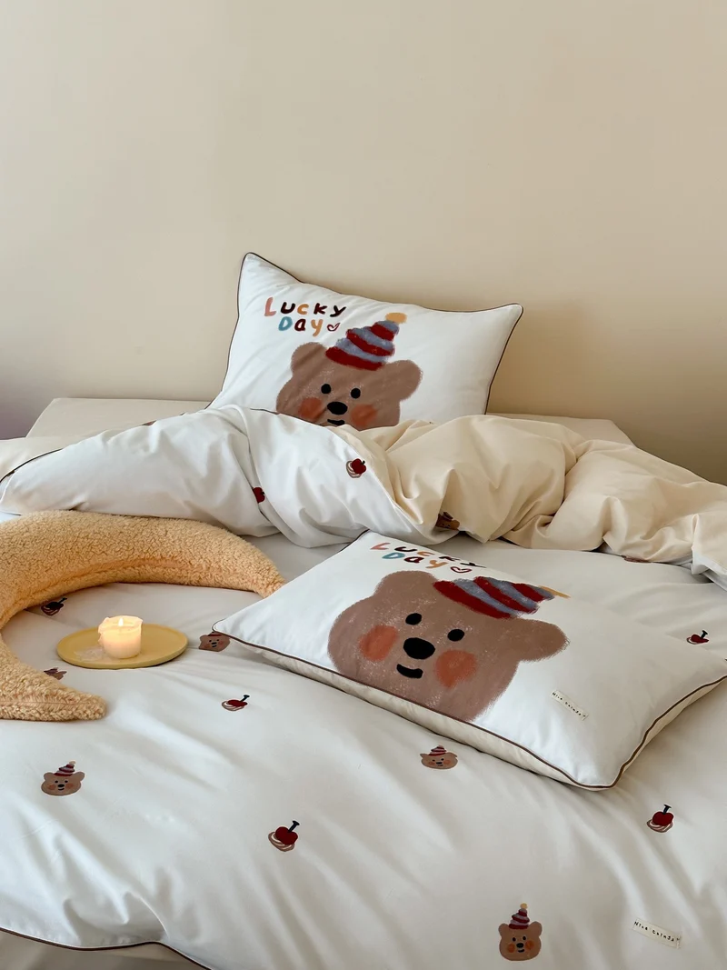 Kinder-Bettwäschegarnitur mit Panda-Motiv aus Baumwollsatin und liebevoller Applikation