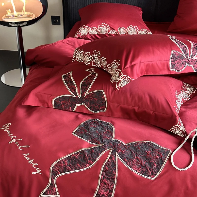 Luxuriöses Satin-Bettwäsche-Set mit gesticktem Rosen- und Schleifenmotiv