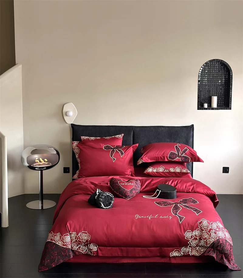 Luxuriöses Satin-Bettwäsche-Set mit gesticktem Rosen- und Schleifenmotiv